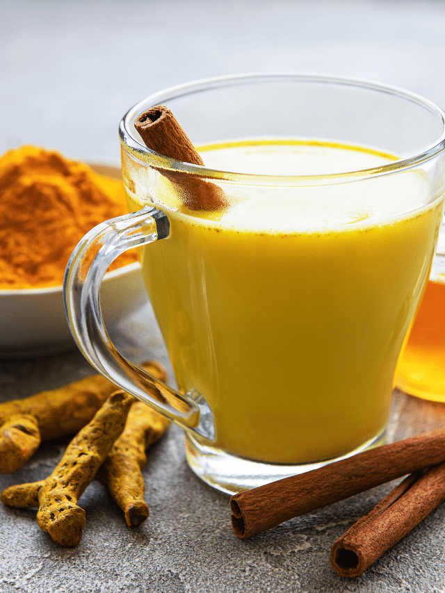 6 Amazing Benefits of Drinking Turmeric Milk